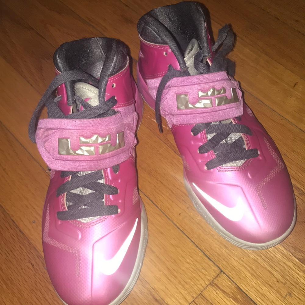 LeBron James gym shoe